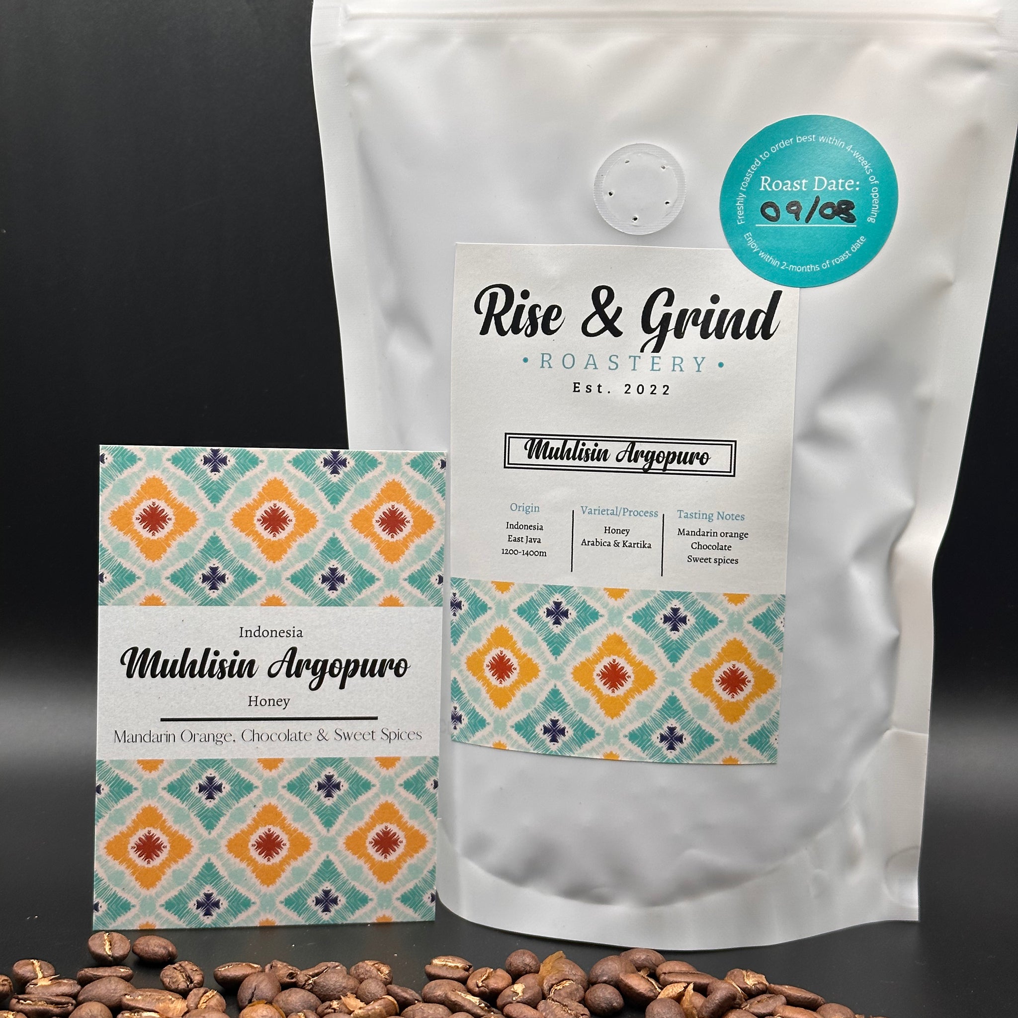 Experience the allure of our Indonesian speciality coffee, captured in this enticing image of freshly roasted beans. Savour the harmonious blend of Mandarin orange, rich chocolate, and warm cinnamon notes, encapsulated in every sip. Let the aroma transport you to the lush landscapes of Indonesia, where coffee craftsmanship meets unparalleled flavour